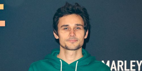 Ici tout commence : Saviez-vous que Fabian Wolfrom (Louis) avait joué Alain Delon dans cette série de Netflix ?