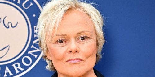 "J'en ai pris conscience il y a trois semaines" : Très émue, Muriel Robin fait des confidences bouleversantes sur un "traumatisme" vécu dans l'enfance