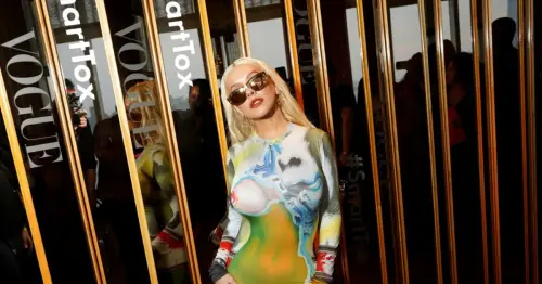 Im Tanga-Body: Christina Aguilera zeigt ihren durchtrainierten Po