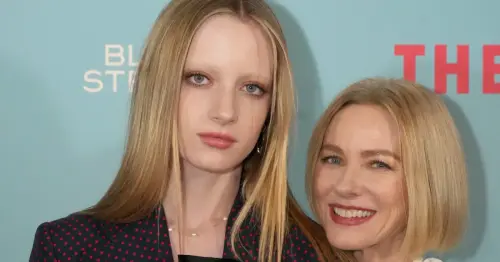Mini-Me: Naomi Watts posiert mit ihrer Tochter