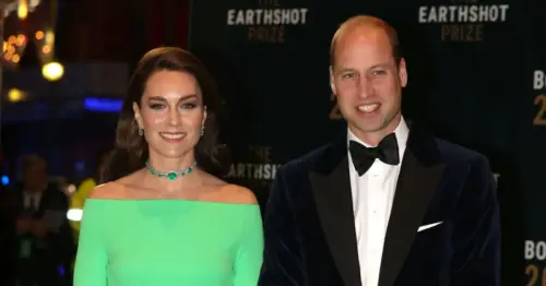 Herzogin Kate mit XL-Schlitz im engen Dress - seltener Anblick