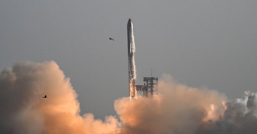 After Two SpaceX Explosions, U.K. Officials Ask FAA to Change Starship Flight Plans