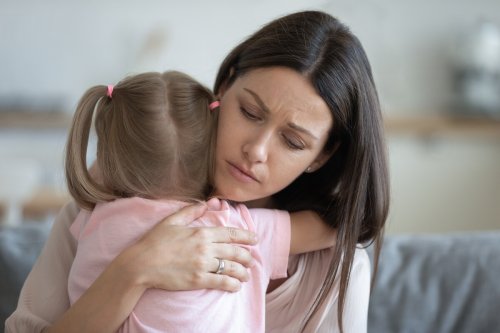 Regret maternel : ces femmes qui se sentent prises au piège dans leur rôle de mère