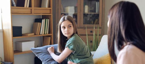 Pourquoi les relations parents-enfant deviennent compliquées à l'adolescence ?