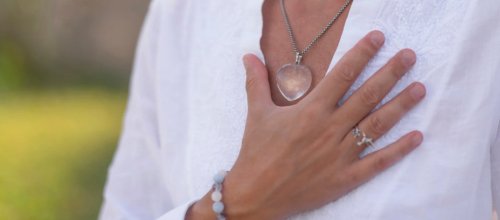 Yoga des doigts : les bienfaits de la thérapie mudra - Psychologies.com