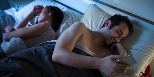 Study finds a psychological phenomenon called “alternative monitoring” predicts infidelity and break-up