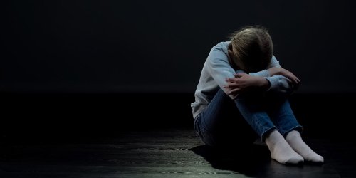 Childhood adversity linked to fear overgeneralization and reduced safety learning in teens