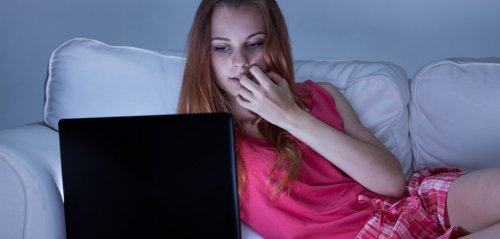 Women who use pornography show an approach bias for erotic stimuli, study finds