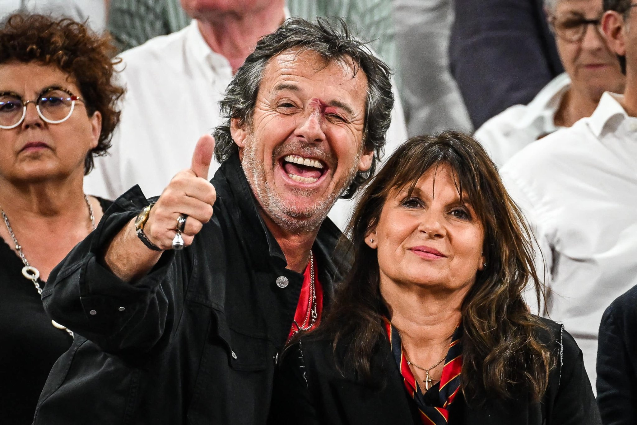 Nathalie Lecoultre, la compagne de Jean-Luc Reichmann, se lâche sur leur vie intime en vacances : « Du soleil et du s… »