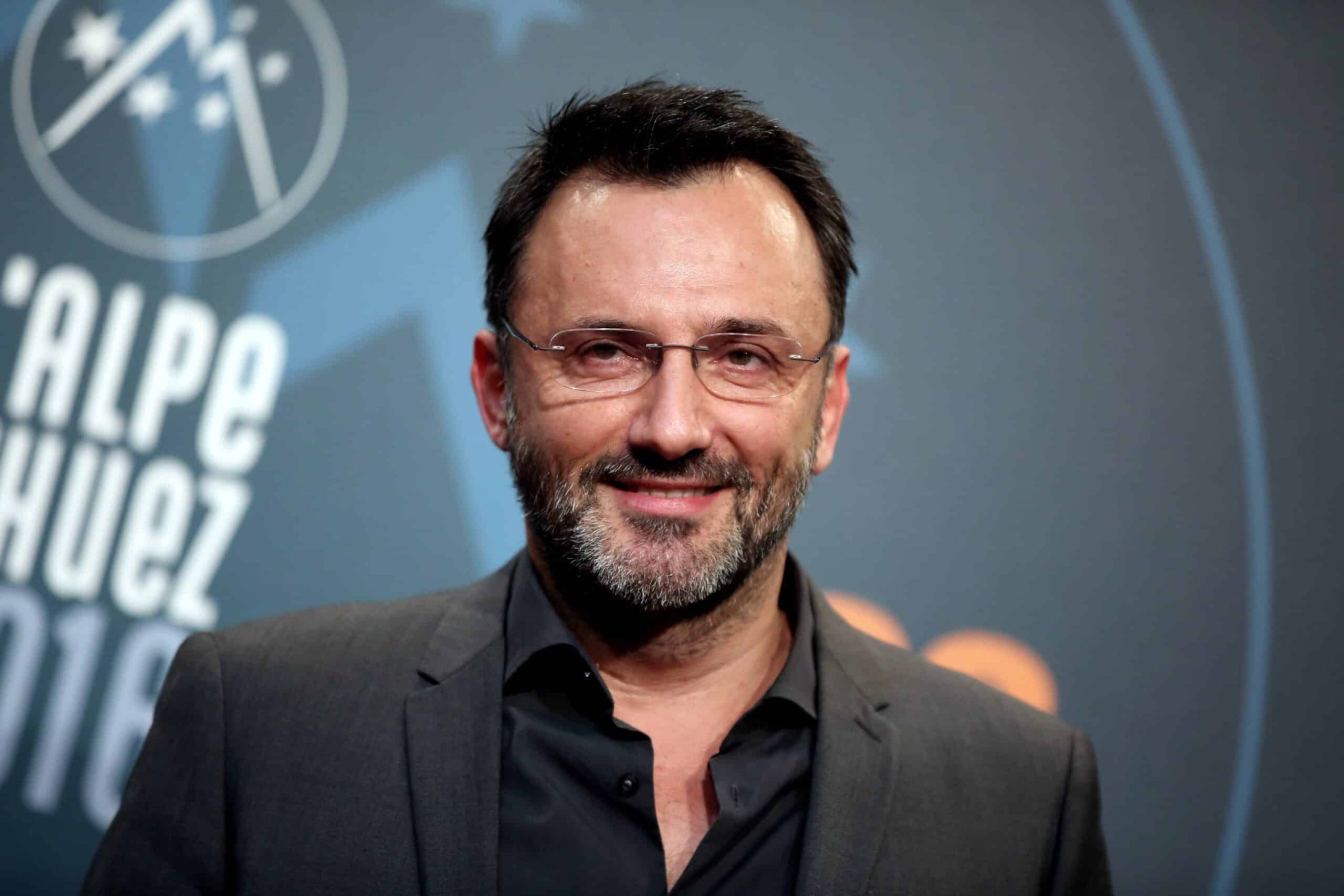 Frédéric Lopez rétablit la vérité sur Jean-Jacques Goldman, Leonardo DiCaprio et George Clooney invités de "Rendez-vous en terre inconnue"