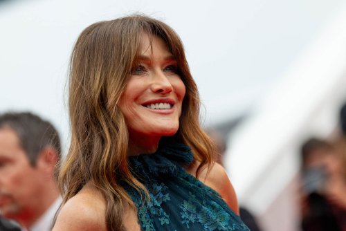 Festival de Cannes 2025 : Carla Bruni sublime, sa robe fendue à l’extrême électrise la Croisette