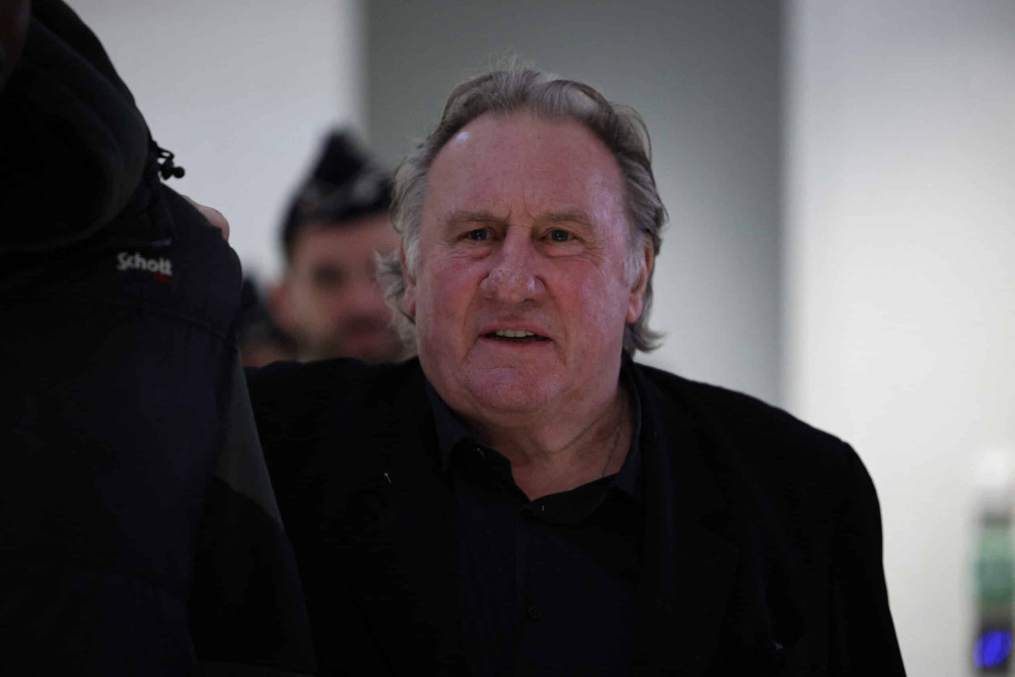 Procès de Gérard Depardieu : "Moi-même, il m'a attrapé les parties dans un ascenseur" admet un ex-chroniqueur de TPMP