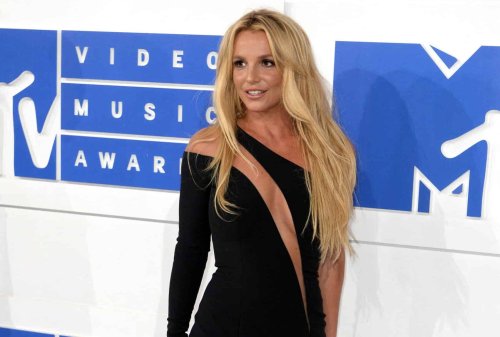 Alcool et cigarette dans un avion : oops Britney Spears lance encore une polémique
