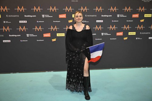 Eurovision 2025 : Esmée sur les traces de sa mère Louane, elle "écrit déjà des chansons"
