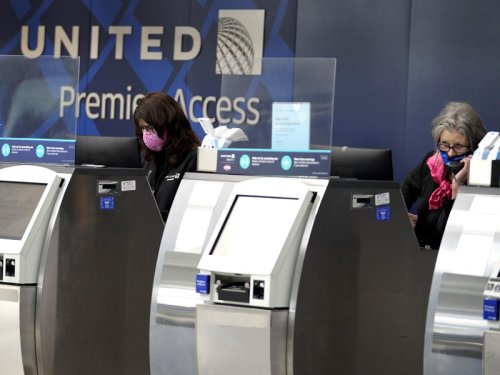 United Airlines must delay its vaccine mandate for workers seeking an exemption