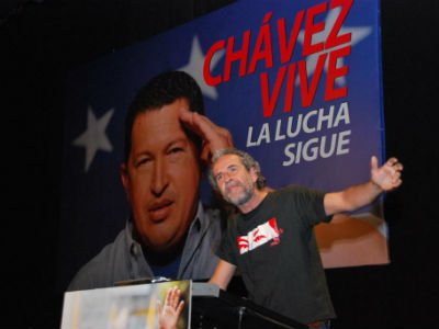 La izquierda española rinde homenaje a Hugo Chávez y muestra su apoyo al proyecto bolivariano