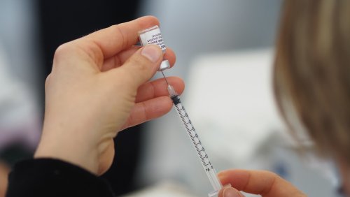 Effets indésirables de la vaccination contre le covid-19 : les chiffres de l’Agence de sécurité du médicament