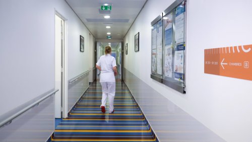 Hôpital : le Sénat adopte une proposition de loi pour garantir un nombre minimum de soignants par patient