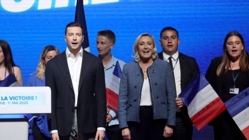 Immigration : comment une proposition de loi des sénateurs PS tente de déjouer les plans de Marine Le Pen