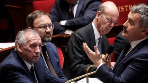 Cacophonie au gouvernement sur le voile dans le sport : « Ce n’est pas le tempérament de Bayrou de gendarmer tous les matins, c’est un centriste… »