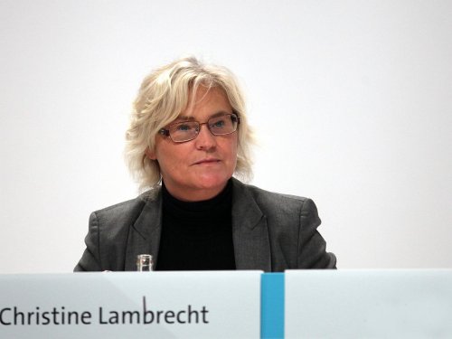 Hubschrauber-Affäre: Lambrecht übt Selbstkritik