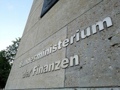 Bund nahm 2021 durch Schuldenmanagement 10,9 Milliarden Euro ein
