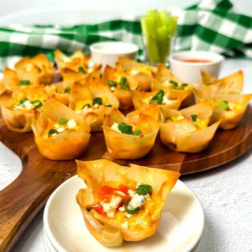 Buffalo Chicken Wonton Cups