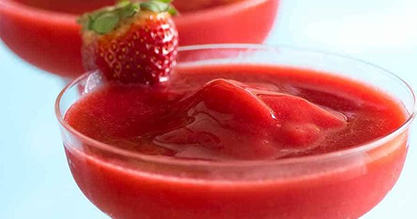 How to Make a Strawberry Daiquiri at Home (It’s Easy, We Promise)
