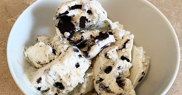 How to Make 3-Ingredient Cookies and Cream Ice Cream