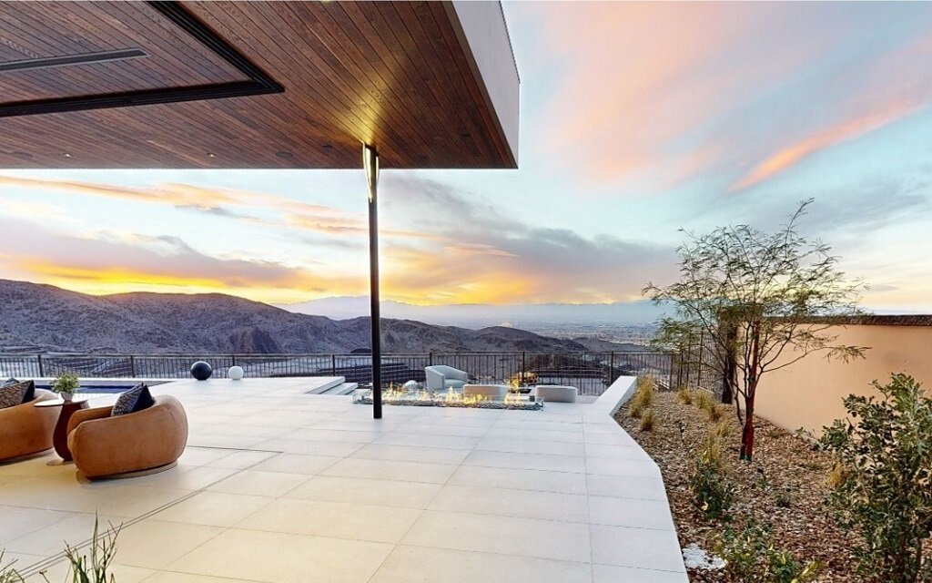 The New American Home 2024: Indoor-Outdoor Transformable Warmth