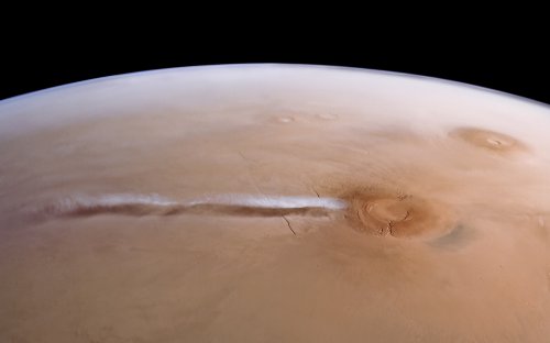 The curious cloud above Mars's Arsia Mons volcano