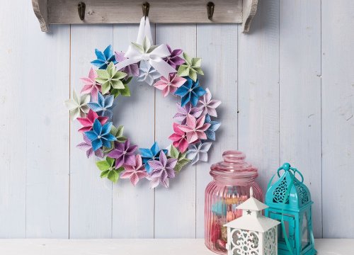 How to make an origami wreath
