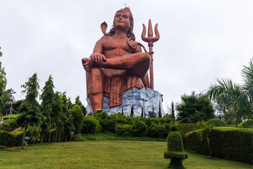Top 10 biggest statues in the world 2024