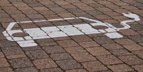 Mythen der Elektromobilität: Sinnvoller Klimaschutz oder teure Industriesubvention?