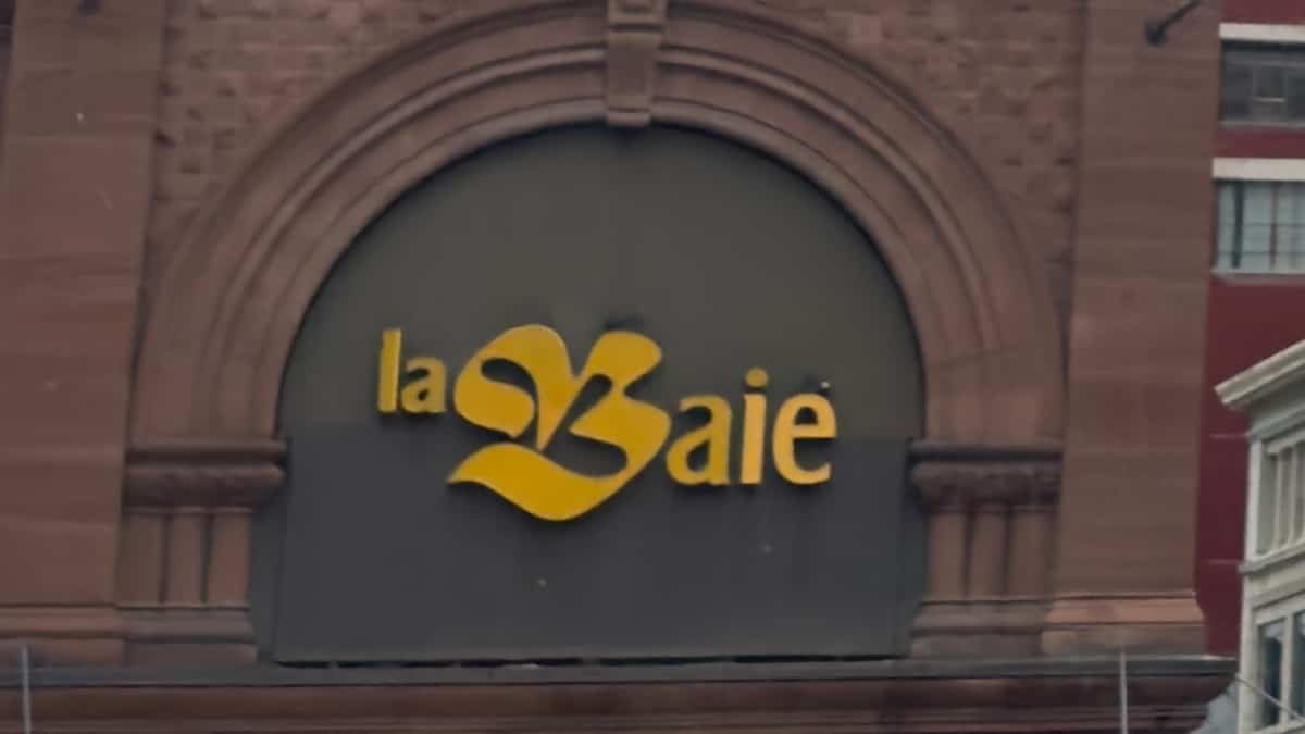 Vente du siècle chez La Baie, où les soldes de liquidation commencent dès mardi