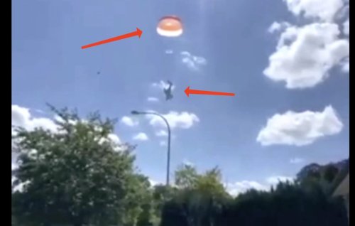 Un aereo è caduto in Belgio ma si è salvato con il paracadute