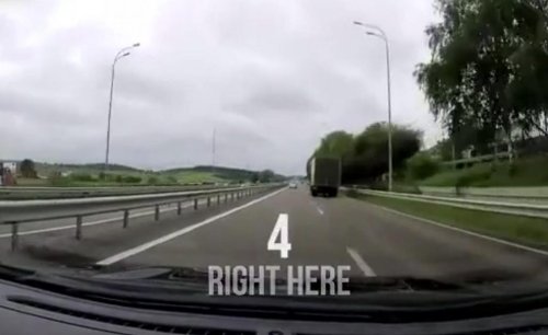 Si addormenta al volante, vivo per miracolo: il video dell'incidente