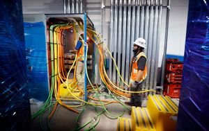 Los electricistas se están entrenando para un auge en centros de datos de IA que podría haber terminado para cuando se gradúen.