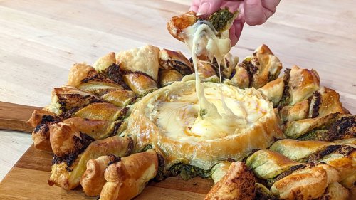Ring in the Holidays With This Fun + Easy Baked Brie Wreath