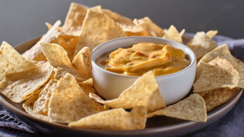 Slow Cooker Queso Chicken Dip
