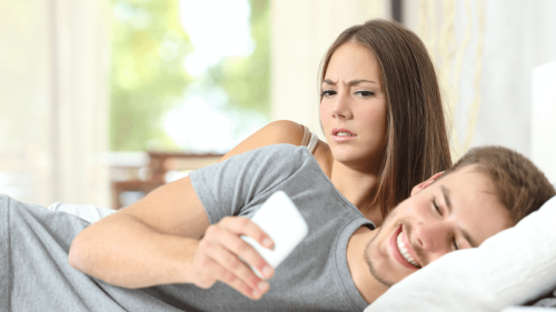 Men Say These 27 Everyday Habits Are Their Biggest Pet Peeves About Women