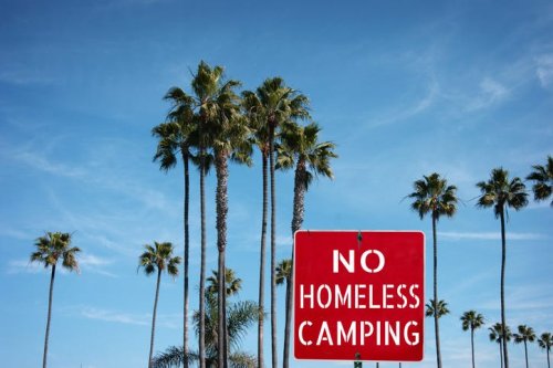 Vagrants take over neighborhood in San Diego, camping in RVs