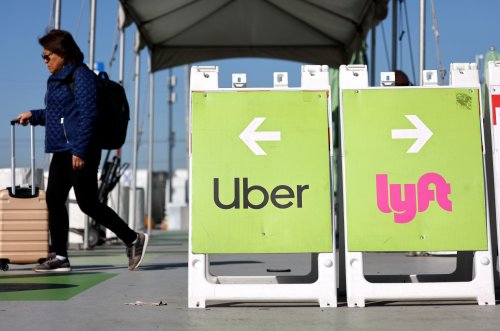 Rideshare drivers demand higher pay, benefits during LAX rally