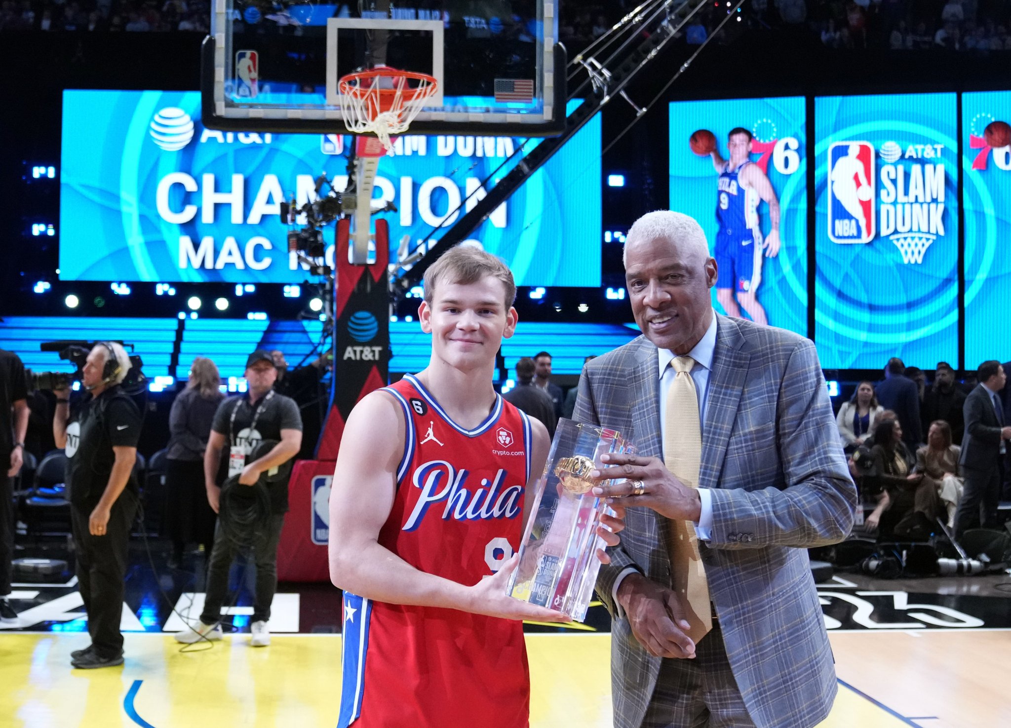 Newly-minted 76er Mac McClung wins 2023 NBA Slam Dunk crown