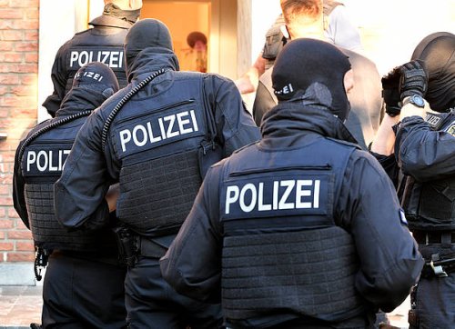 Nach "Reichsbürger"-Razzia: Polizistin aus OWL suspendiert