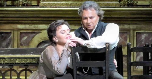 Roberto Alagna renonce à Tosca, la version de Rafael R. Villalobos jugée « obscène »