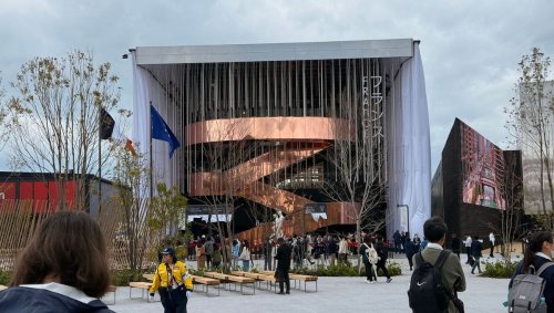 À l'Expo universelle d'Osaka, au Japon, la France présente son "hymne à l'amour"