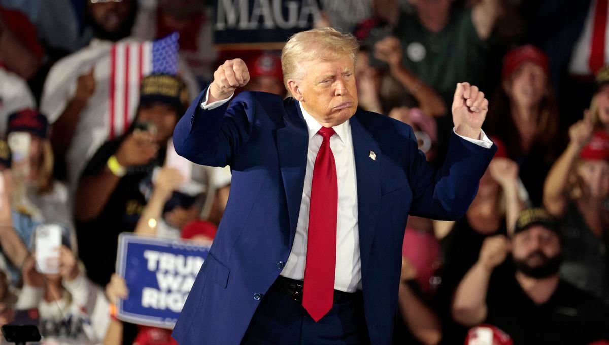 Donald Trump fête ses 100 jours à la Maison Blanche, le PIB américain recule