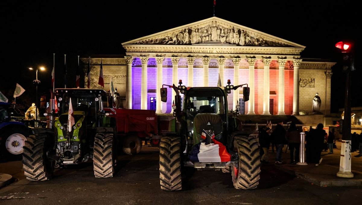 Mercosur, budget, médecins… le gouvernement empêtré ; à l&rsquo;international Macron montre les muscles