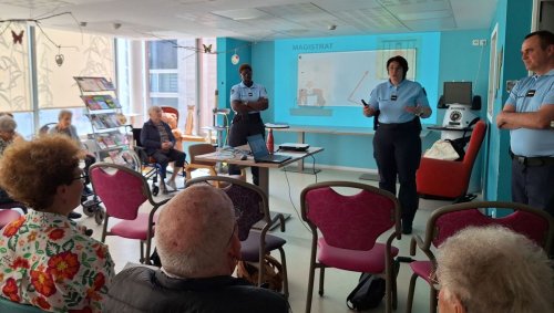 "Des citoyens comme les autres" : à l'Ehpad, des gendarmes sensibilisent les pensionnaires à leurs droits et devoirs